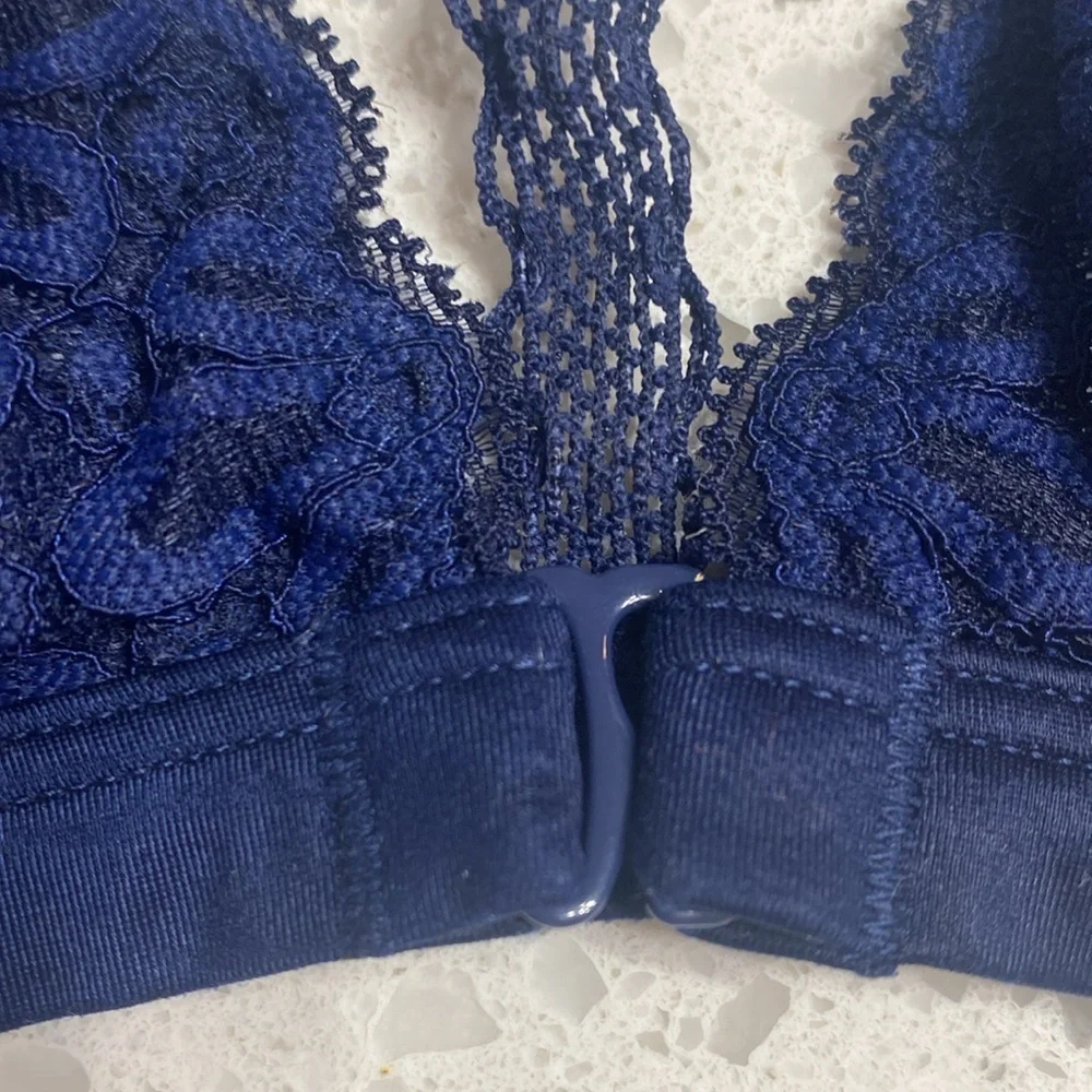 Victoria’s Secret Bralettes Size XS Navy and coral Y back Front hook Lace w pads